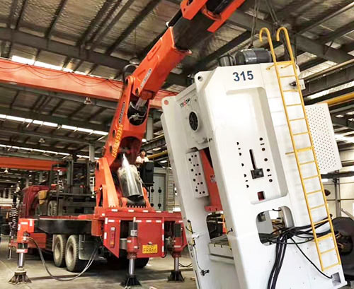 蓬莱镇附近随车吊出租，轻松解决运输难题