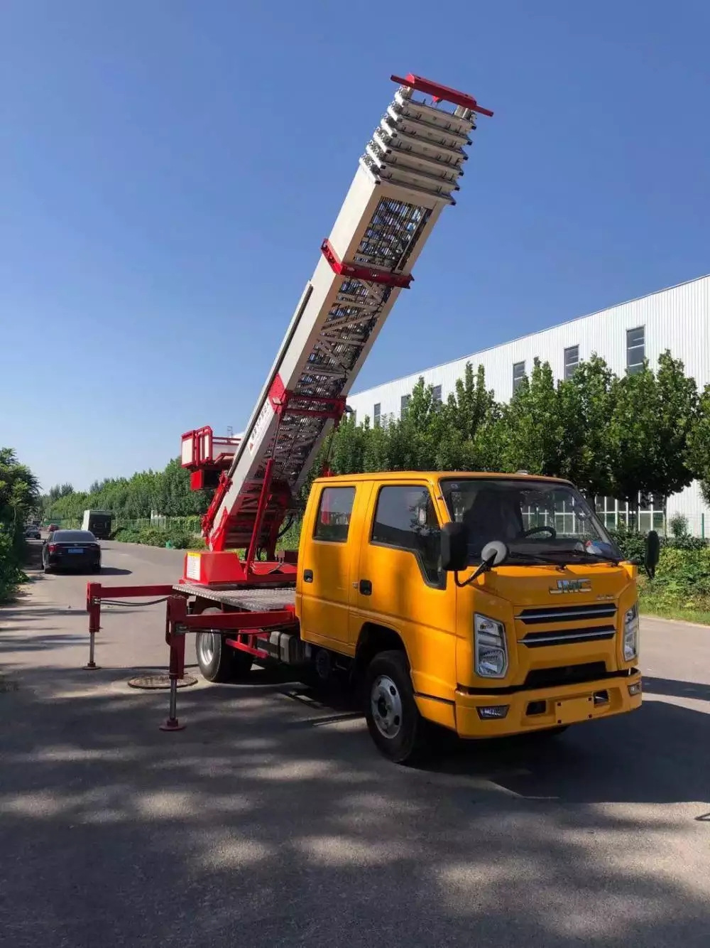 蓬莱镇附近的云梯车出租服务：轻松解决高空作业需求