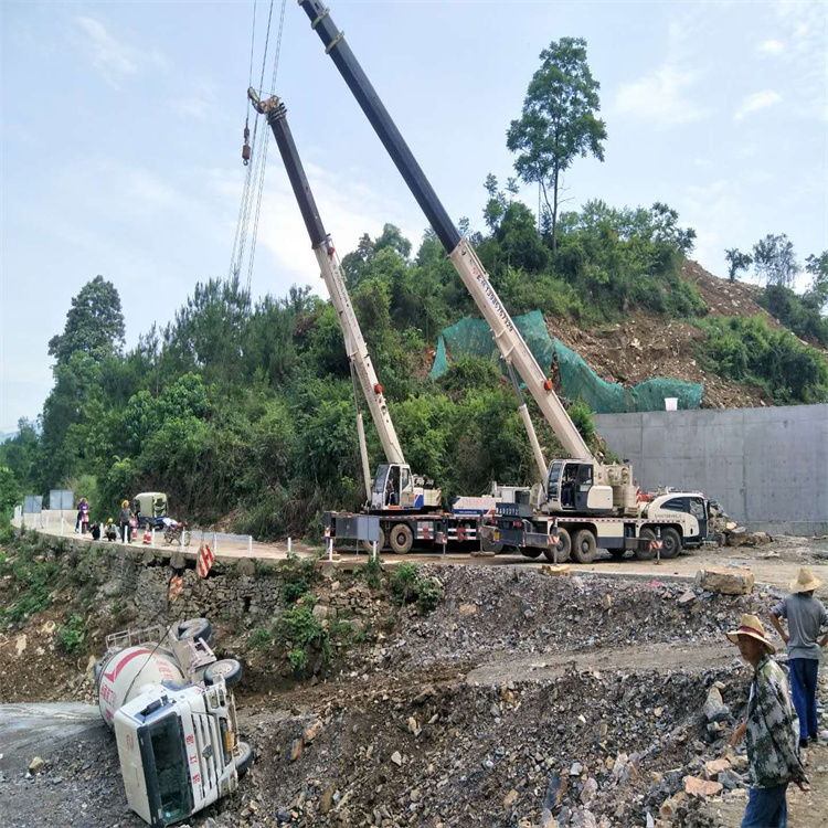 蓬莱镇汽车掉沟里叫吊车救援要多少钱